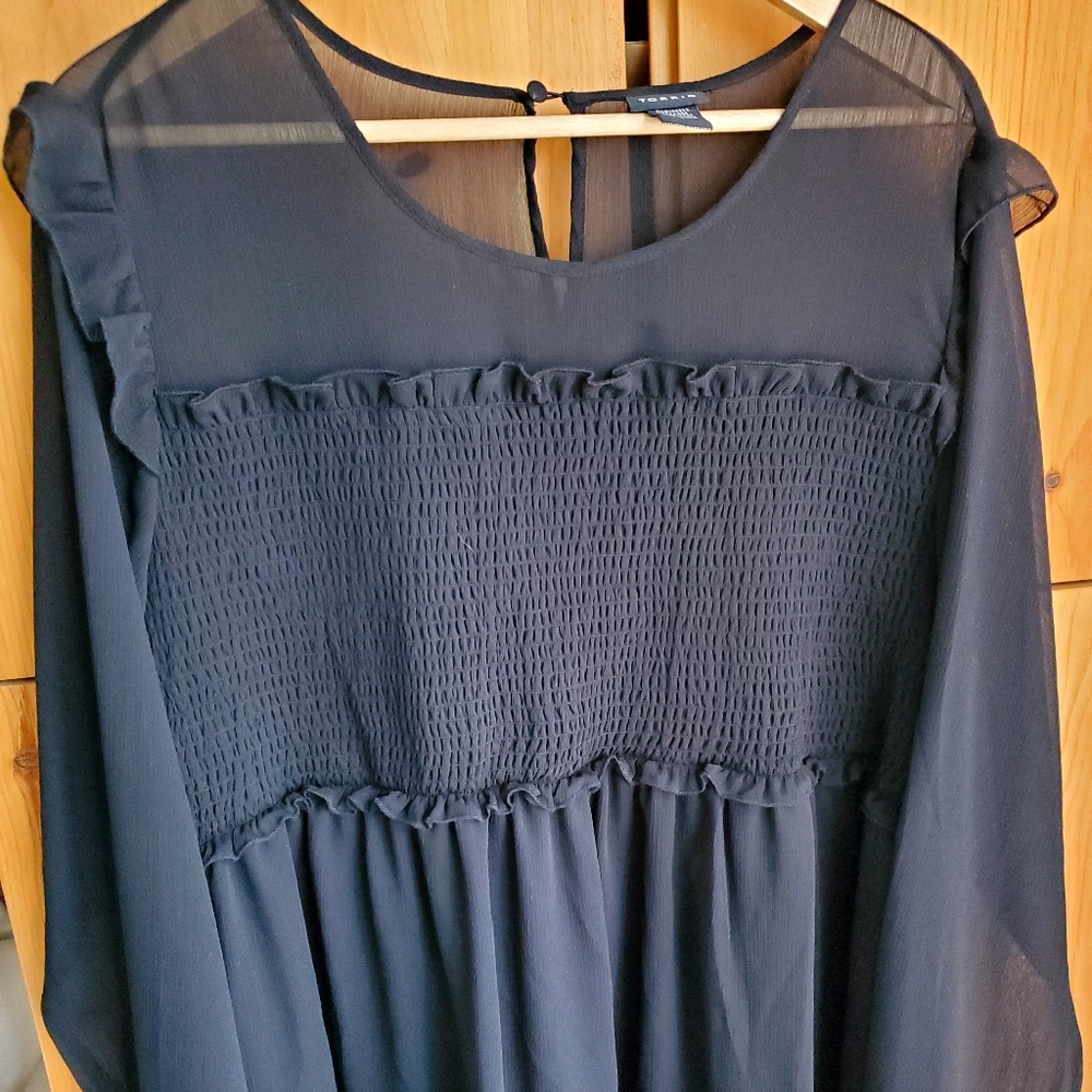 Torrid Black Sheer Blouse with Ruching In Middle. Long Sleeves size 3 Or 22